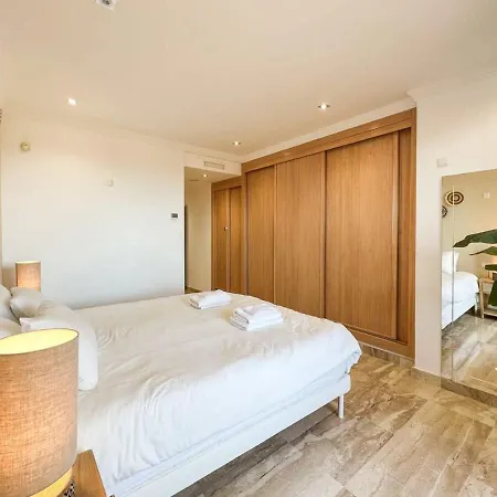 Sea Views Indoor Pool Sauna Gym Wifi Apartment