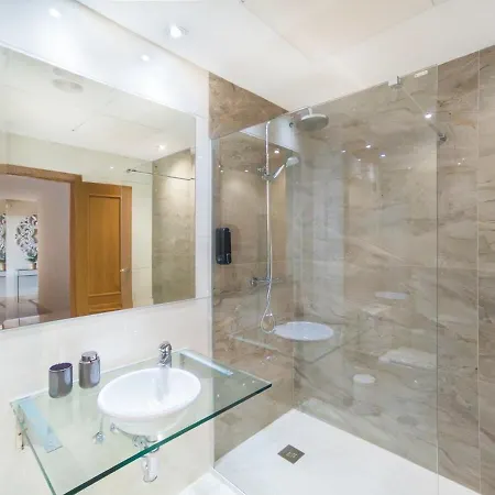 Sea Views Indoor Pool Sauna Gym Wifi *