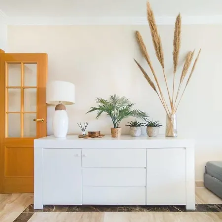 Sea Views Indoor Pool Sauna Gym Wifi شقة *