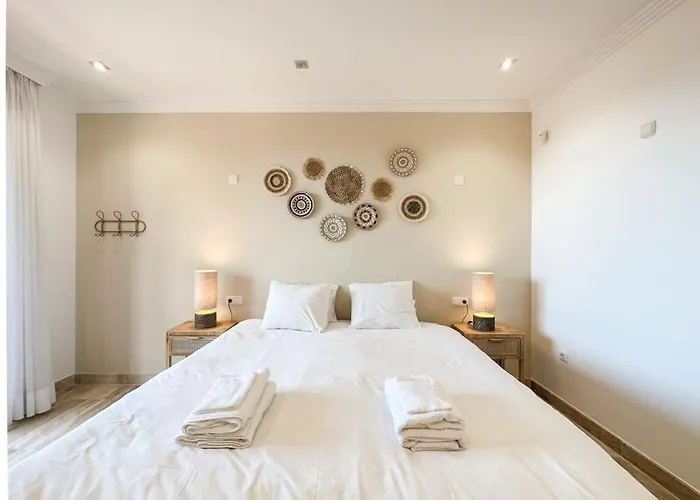 Apartment Sea Views Indoor Pool Sauna Gym Wifi