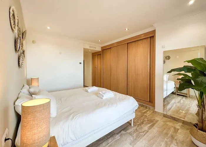 Sea Views Indoor Pool Sauna Gym Wifi Apartment