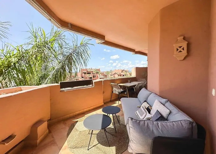 Apartment Sea Views Indoor Pool Sauna Gym Wifi