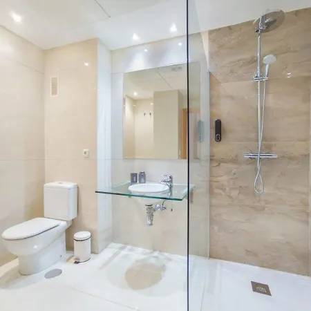 Appartement Sea Views Indoor Pool Sauna Gym Wifi